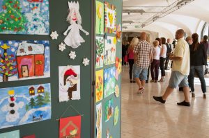 Výstava výtvarných prác detí hospitalizovaných v DFNsP Bratislava uskutočnená v priestoroch Bratislavského hradu (september 2013)